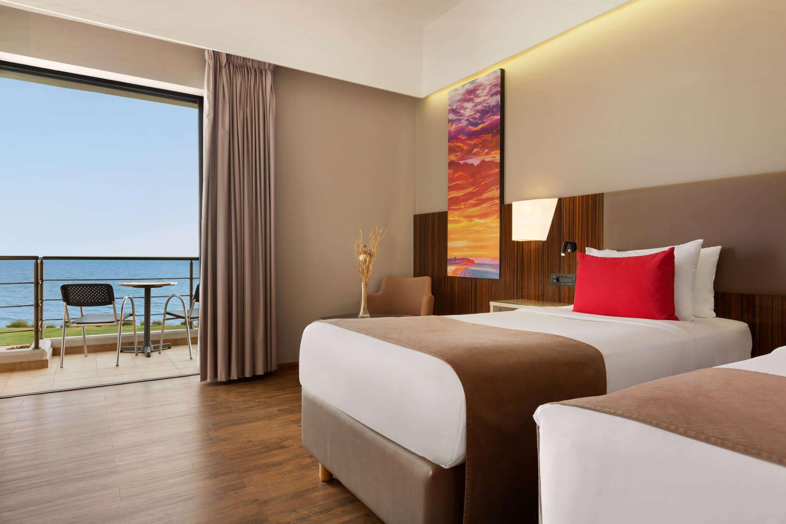 فندق رامادا بلازا باي ويندهام ثراكي أليكسانثيربوليس المظهر الخارجي الصورة A room at Hilton Garden Inn, Antalya, Turkey