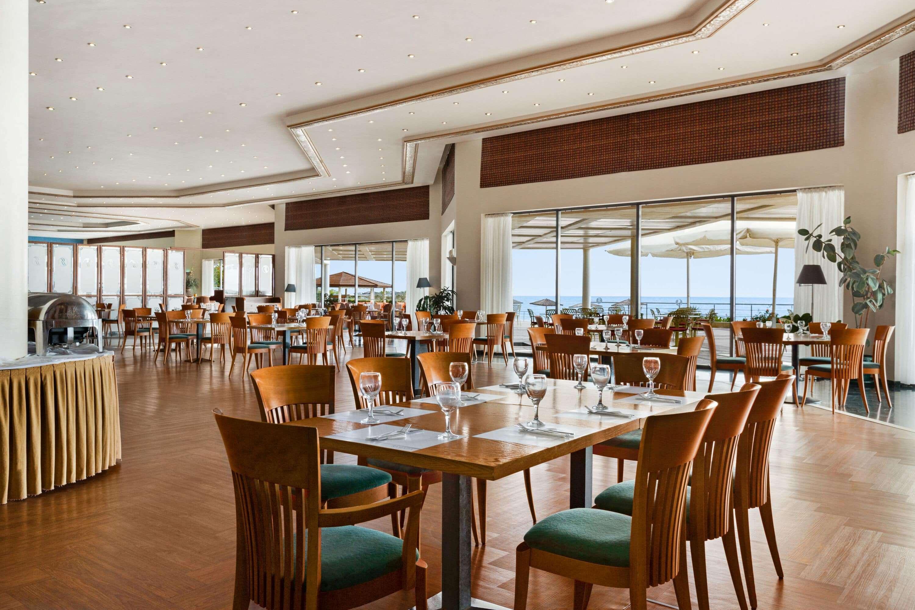 فندق رامادا بلازا باي ويندهام ثراكي أليكسانثيربوليس المظهر الخارجي الصورة The restaurant
