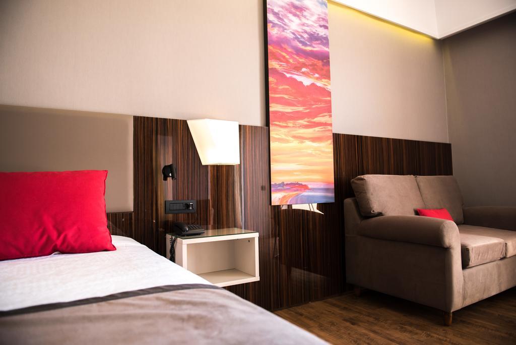 فندق رامادا بلازا باي ويندهام ثراكي أليكسانثيربوليس المظهر الخارجي الصورة A room at the hotel