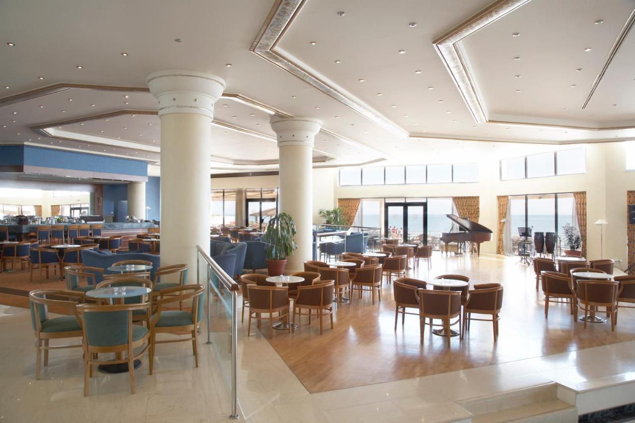 فندق رامادا بلازا باي ويندهام ثراكي أليكسانثيربوليس المظهر الخارجي الصورة The lobby of the hotel