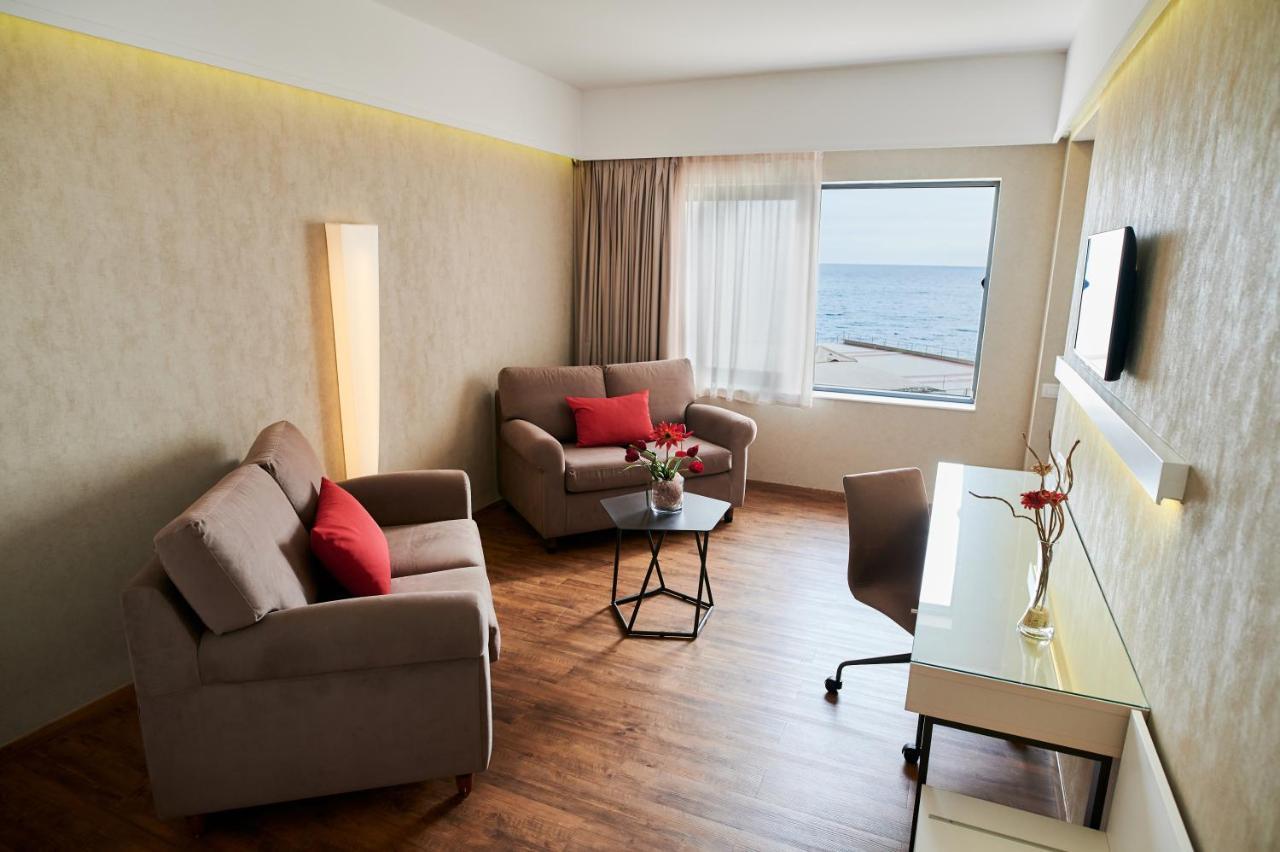 فندق رامادا بلازا باي ويندهام ثراكي أليكسانثيربوليس المظهر الخارجي الصورة A suite at the hotel