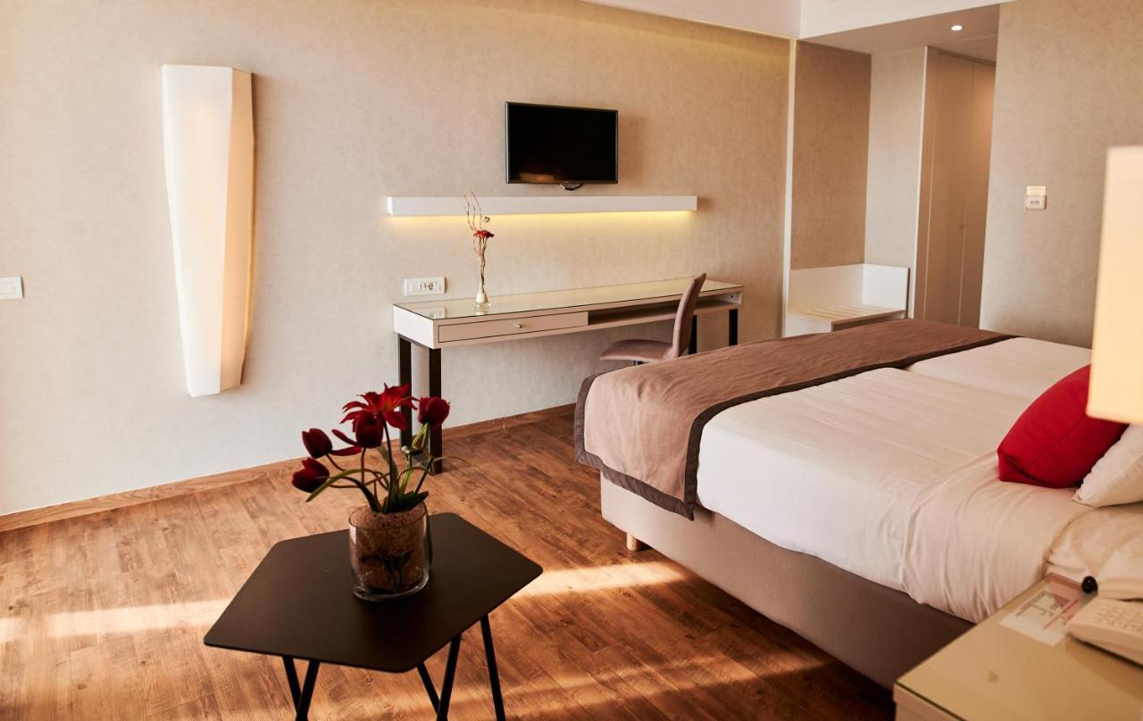 فندق رامادا بلازا باي ويندهام ثراكي أليكسانثيربوليس المظهر الخارجي الصورة A room at the hotel