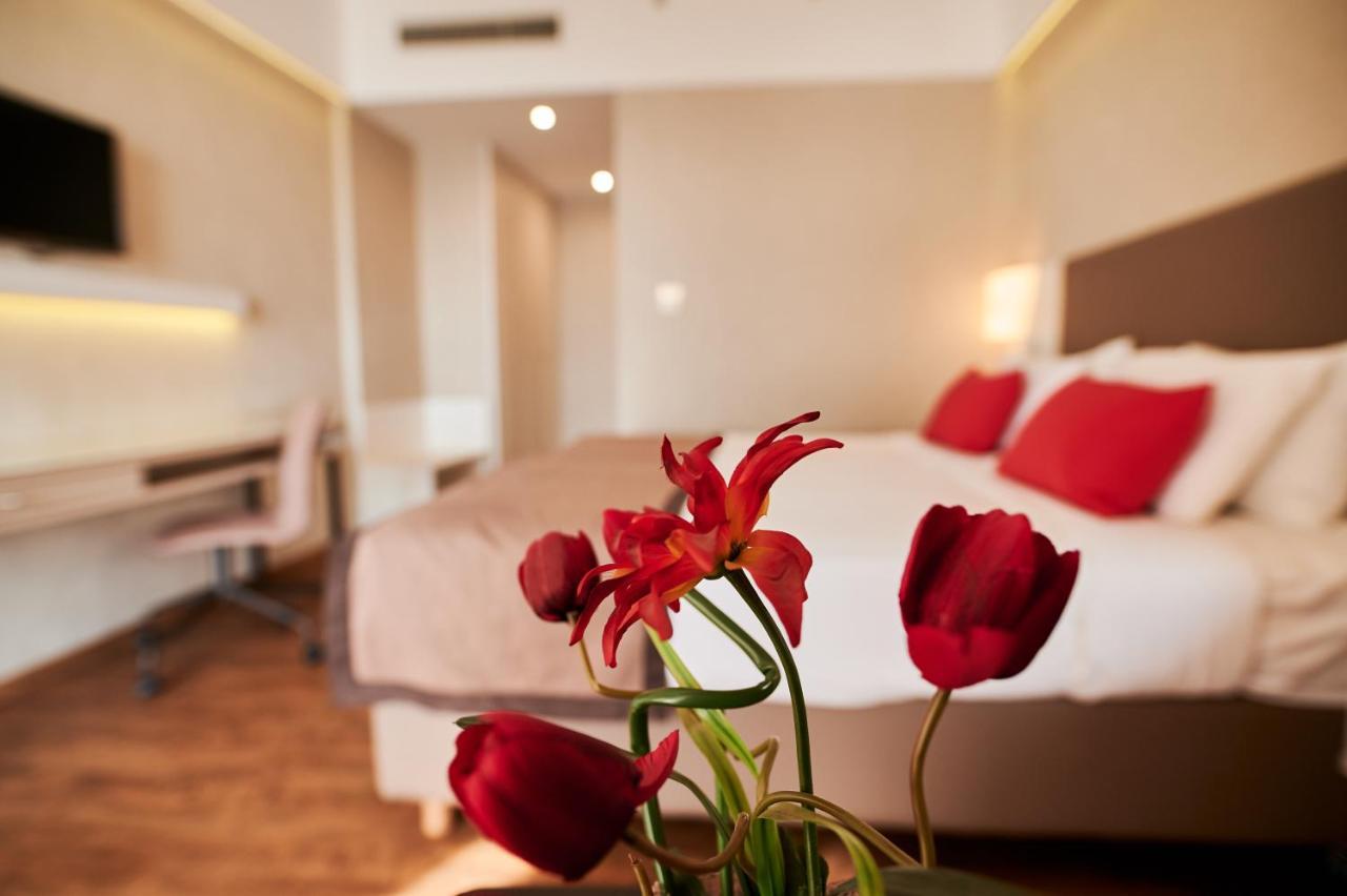 فندق رامادا بلازا باي ويندهام ثراكي أليكسانثيربوليس المظهر الخارجي الصورة A room at the hotel