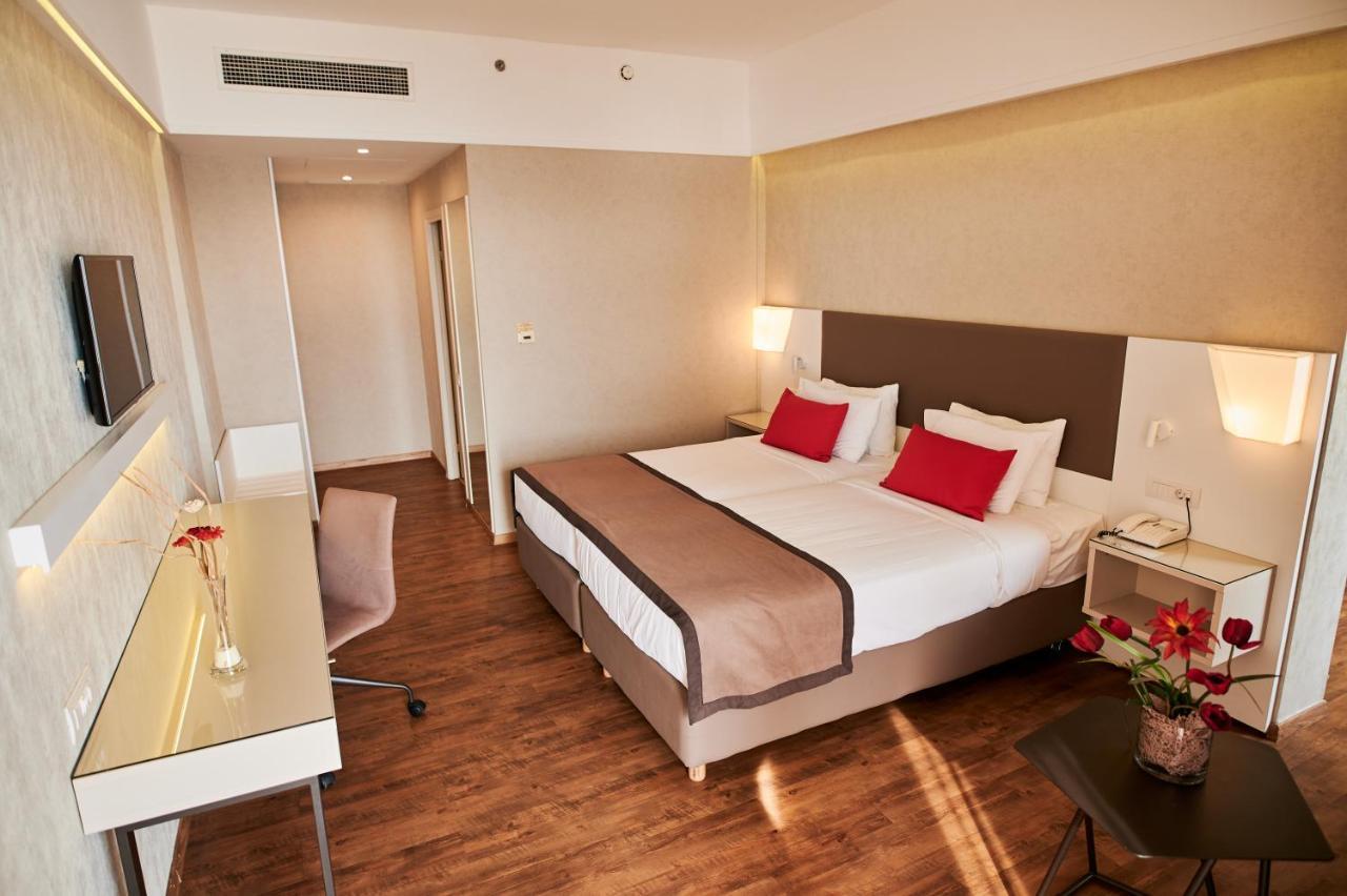 فندق رامادا بلازا باي ويندهام ثراكي أليكسانثيربوليس المظهر الخارجي الصورة A room at the hotel